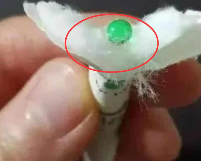 爆珠烟先捏碎再抽吗（烟里的爆珠是什么作用）
